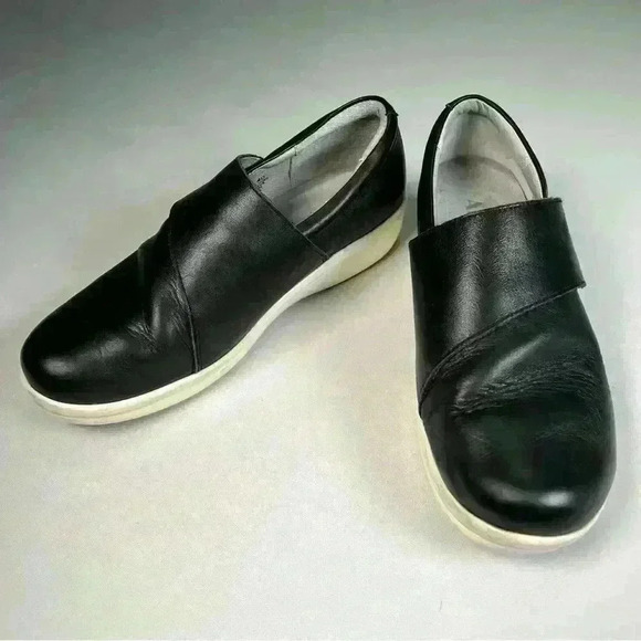 Lightly used  TRAQ BY ALEGRIA "QIN" WOMENS SMART WALKING SHOES BLACK - Picture 2 of 13